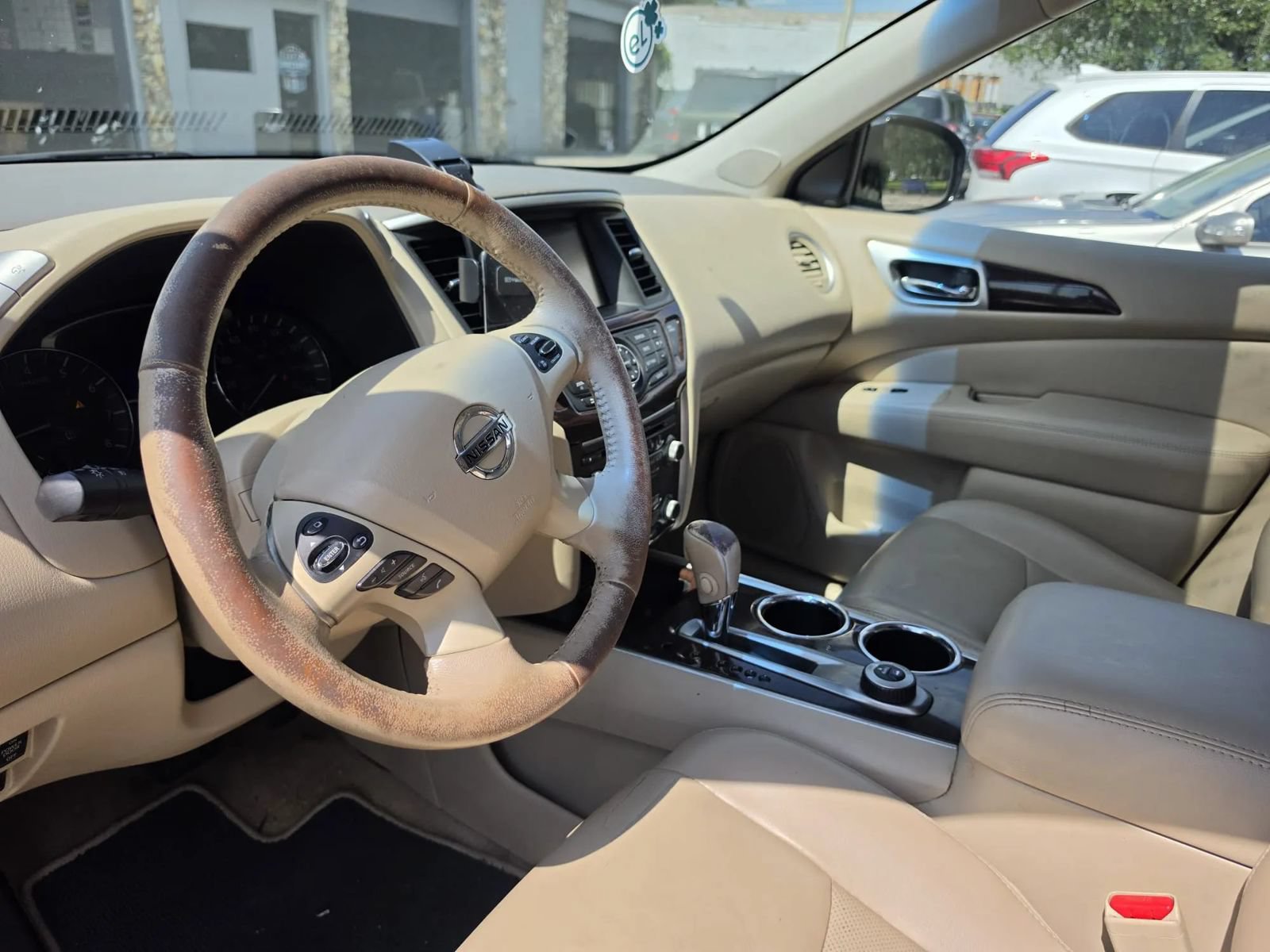 Used 2015 Nissan Pathfinder Platinum w/ Family Entertainment Package FWD image 14