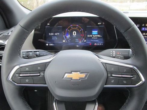 New 2026 Chevrolet Equinox LT w/ Convenience Package II FWD image 29