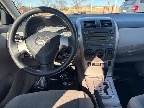 Used 2011 Toyota Corolla LE image 10