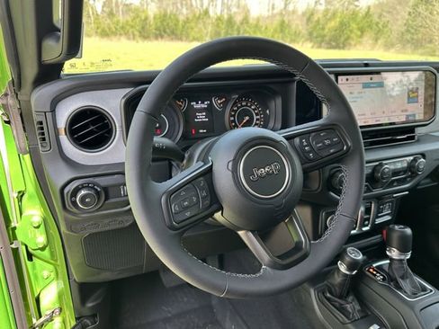Used 2025 Jeep Wrangler Sport AWD/4WD image 21