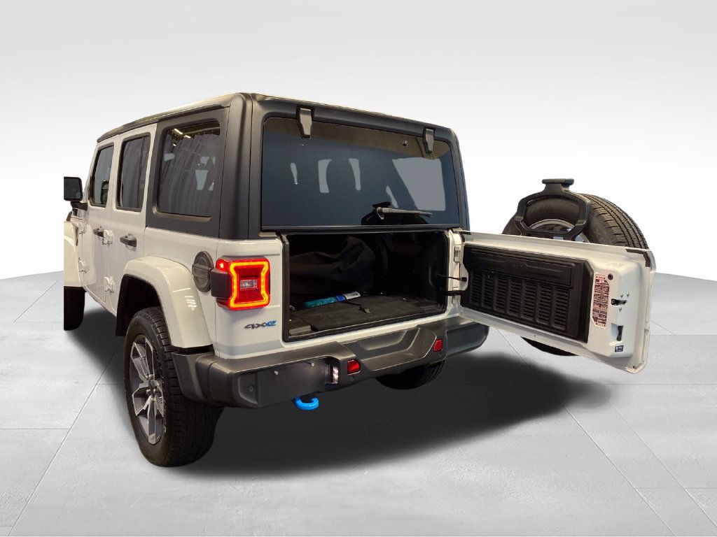 Used 2024 Jeep Wrangler Unlimited w/ Convenience Group AWD/4WD image 33