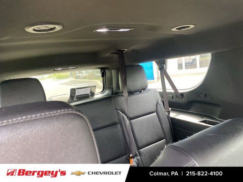 Used 2025 Chevrolet Suburban Z71 image 23