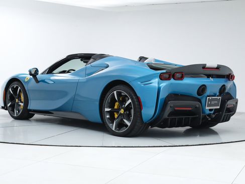 Used 2024 Ferrari SF90 Spider image 8