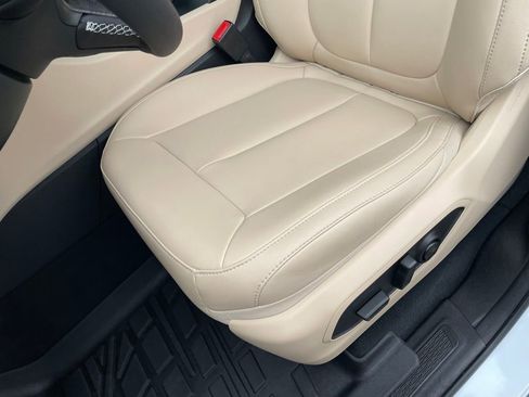 Used 2025 Jeep Grand Cherokee L Limited AWD/4WD image 24