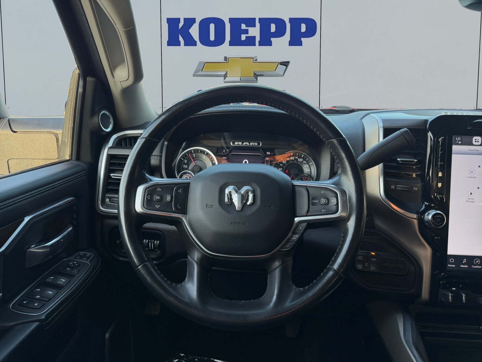 Used 2023 RAM 2500 Laramie AWD/4WD image 13