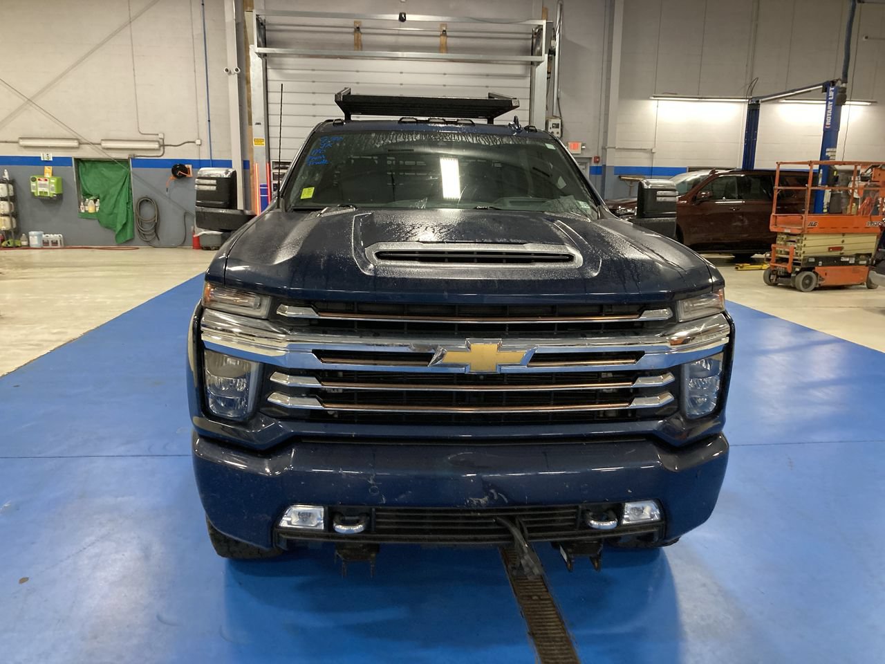 Used 2021 Chevrolet Silverado 2500 High Country w/ Technology Package AWD/4WD image 2