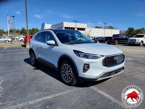 Certified 2025 Ford Escape SE w/ PHEV Premium Package image 8