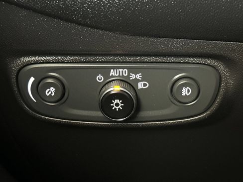 Used 2023 Chevrolet Equinox Premier AWD/4WD image 34