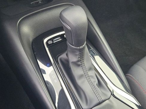 Used 2024 Toyota Corolla SE w/ SE Package image 28