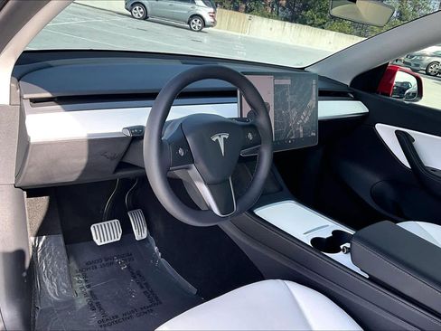 Used 2021 Tesla Model Y Long Range image 16