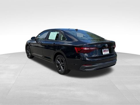Used 2023 Volkswagen Jetta SE FWD image 5