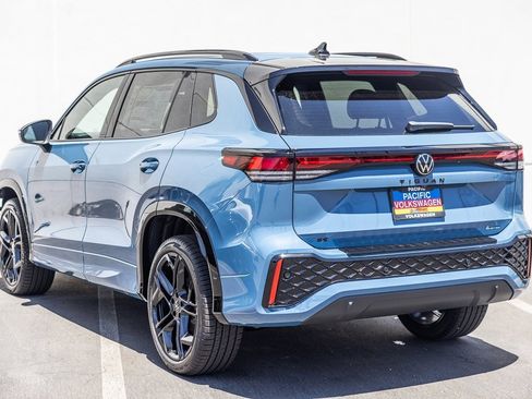 New 2026 Volkswagen Tiguan SE R-Line image 3