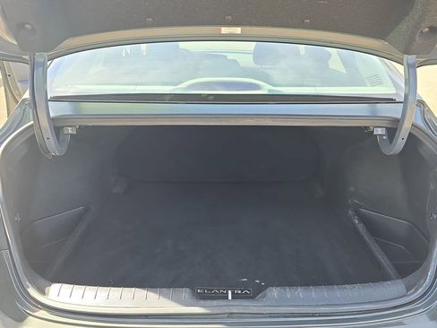 Certified 2024 Hyundai Elantra SE image 12