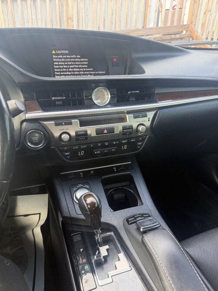 Used 2015 Lexus ES 350 w/ Premium Package FWD image 16