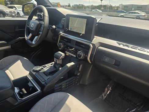 Used 2025 Toyota Tacoma SR5 AWD/4WD image 11