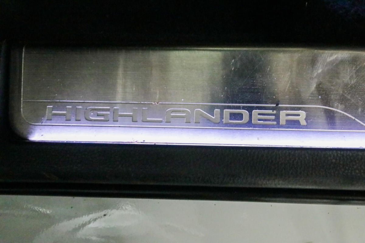 Used 2021 Toyota Highlander Limited FWD image 10
