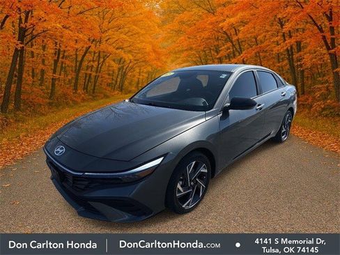 Used 2025 Hyundai Elantra SEL image 3