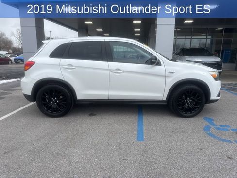 Used 2019 Mitsubishi Outlander Sport ES image 2