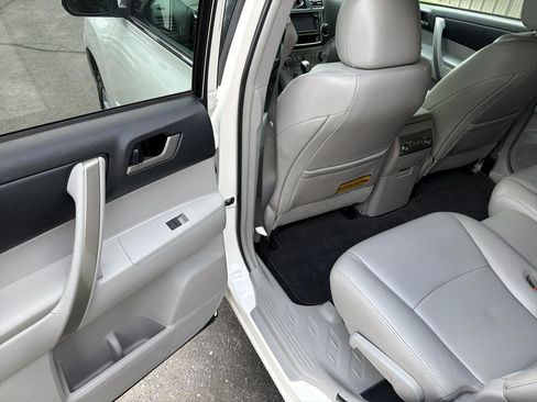 Used 2013 Toyota Highlander SE AWD/4WD image 15