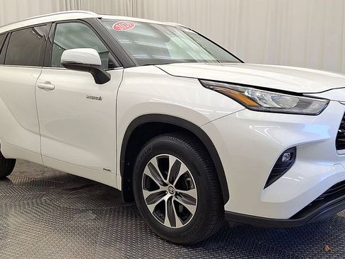 Certified 2020 Toyota Highlander XLE AWD/4WD image 9