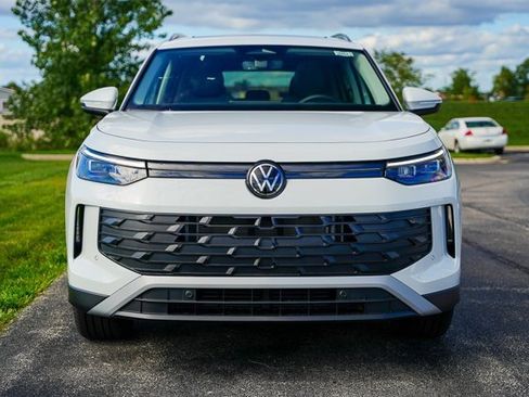 New 2025 Volkswagen Tiguan SE image 46