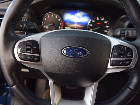 Used 2020 Ford Explorer XLT AWD/4WD image 11