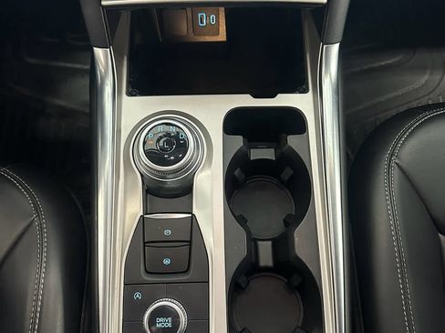 Used 2021 Ford Explorer XLT w/ Equipment Group 202A image 32