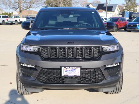 Used 2024 Jeep Grand Cherokee Limited w/ Black Appearance Package image 2