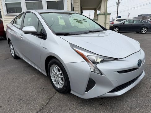 Used 2017 Toyota Prius Two image 5