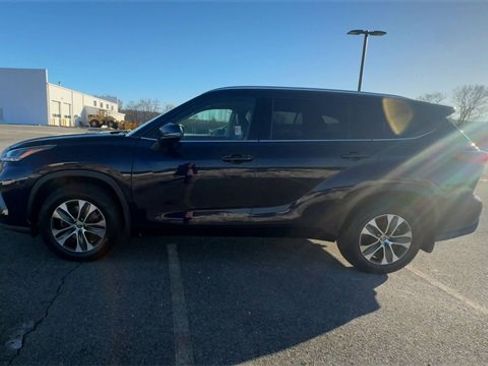 Used 2021 Toyota Highlander XLE image 5