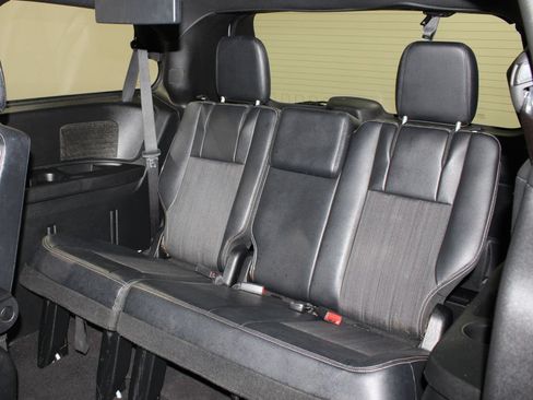 Used 2014 Chrysler Town & Country S FWD image 16
