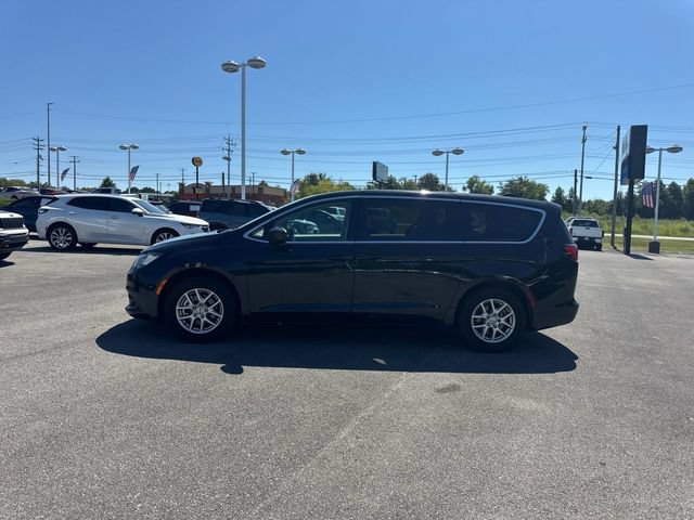 Used 2023 Chrysler Voyager LX FWD image 7