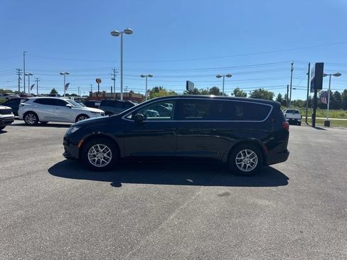 Used 2023 Chrysler Voyager LX FWD image 7