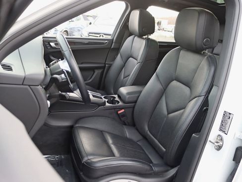 Used 2018 Porsche Macan Sport Edition image 25