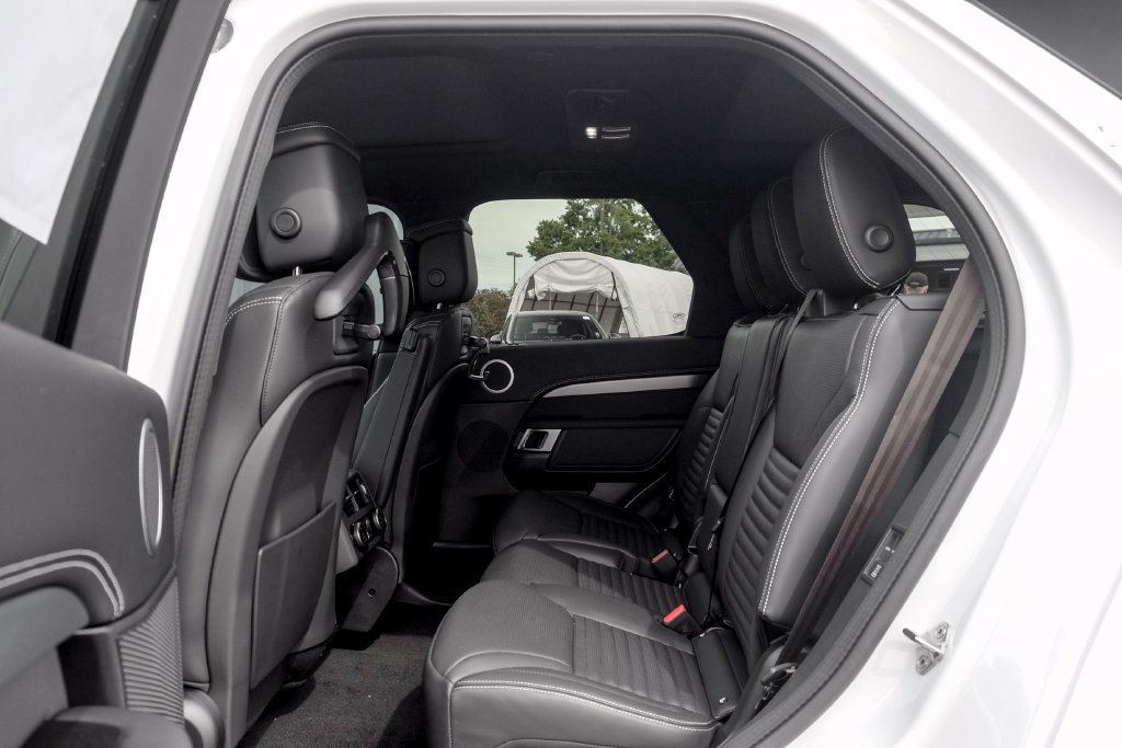 New 2026 Land Rover Discovery Limited Edition AWD/4WD image 15