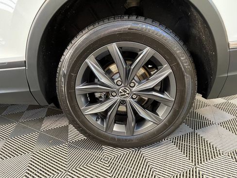 Used 2024 Volkswagen Tiguan SE image 14