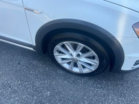 Used 2017 Volkswagen Golf Alltrack SE AWD/4WD image 5
