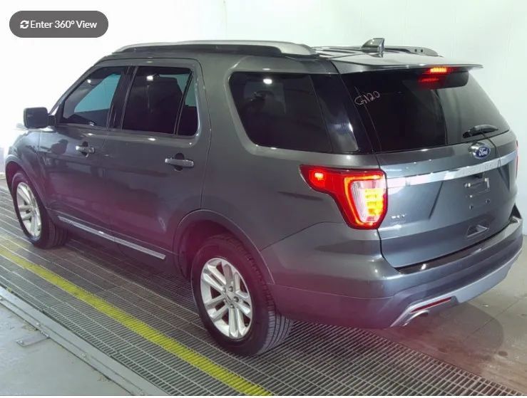 Used 2017 Ford Explorer XLT w/ Equipment Group 201A FWD image 2