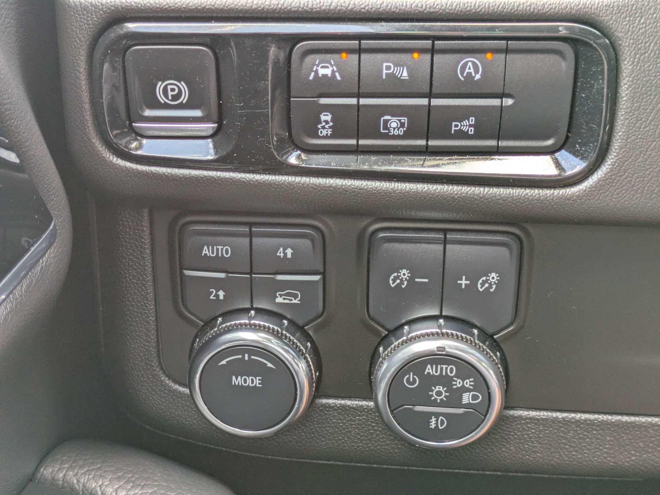 Used 2025 GMC Yukon XL Denali AWD/4WD image 31