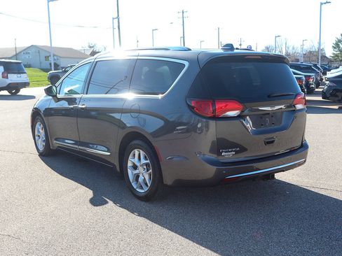 Used 2019 Chrysler Pacifica Touring-L Plus image 4