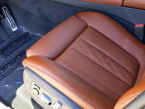 New 2025 BMW X7 M60i w/ Climate Comfort Package image 4