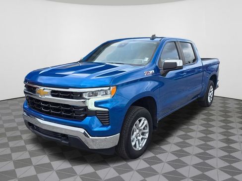 Used 2022 Chevrolet Silverado 1500 LT AWD/4WD image 2