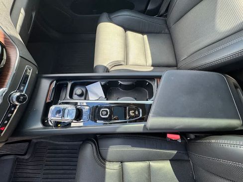 Used 2024 Volvo XC60 T8 Ultimate w/ Protection Package Premier AWD/4WD image 23