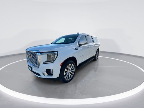 Used 2023 GMC Yukon XL Denali w/ Max Trailering Package AWD/4WD image 4