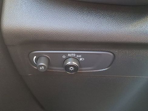 Used 2023 Buick Envision Preferred image 23