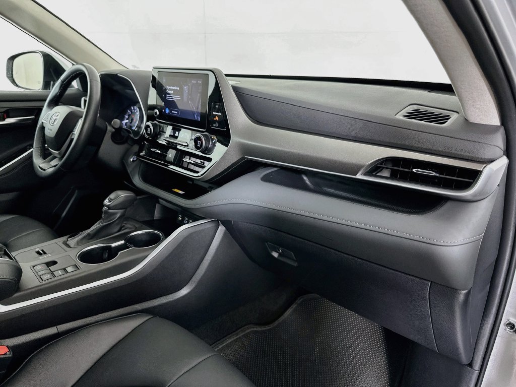 Used 2023 Toyota Highlander XLE FWD image 29
