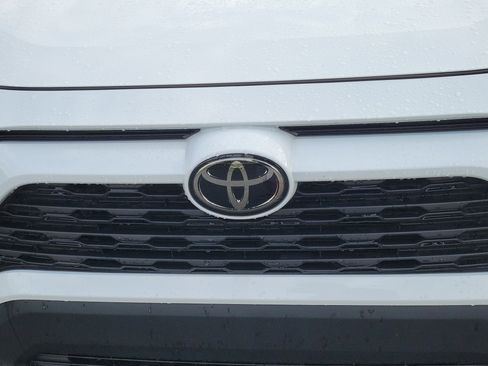 Used 2024 Toyota RAV4 LE image 4