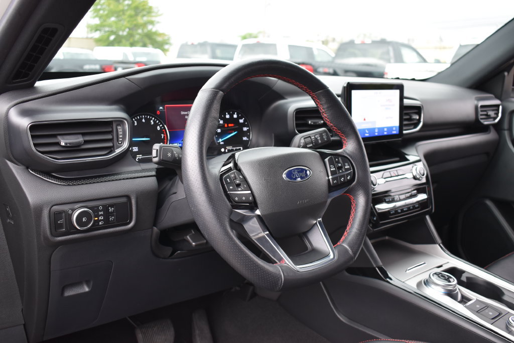 Used 2023 Ford Explorer ST-Line AWD/4WD image 23