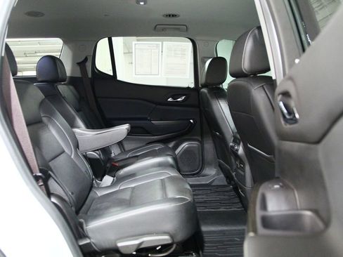 Used 2022 GMC Acadia SLT w/ Elevation Edition image 25