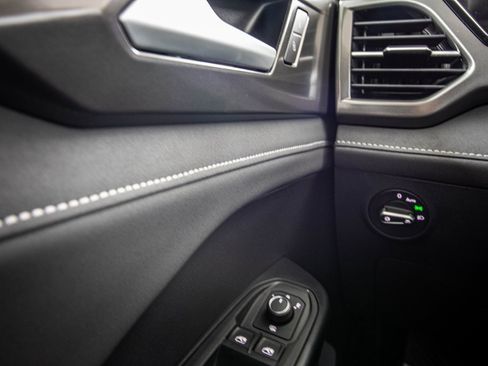 New 2026 Volkswagen Taos SE image 32